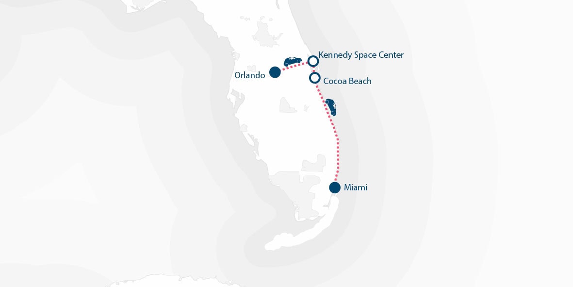 Un sencillo mapa de la Costa Este de Florida muestra una ruta en línea de puntos desde Miami a Orlando, luego a Cocoa Beach y termina en el Centro Espacial Kennedy. Las principales paradas están marcadas con iconos y etiquetas.